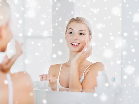 Oglinda cosmetică - un ajutor indispensabil pentru femei