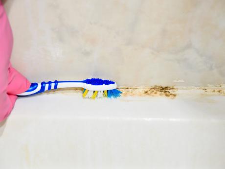 Cum să tratăm mucegaiul în baie
